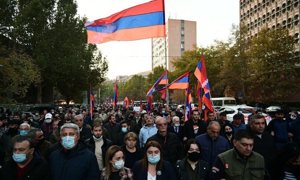 Пашинян обратился к гражданам в День независимости, не упомянув Карабах