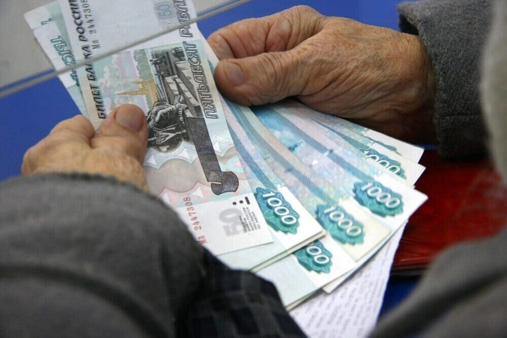 С 1 января 2024 года российские мужчины будут выходить на пенсию на три года позже