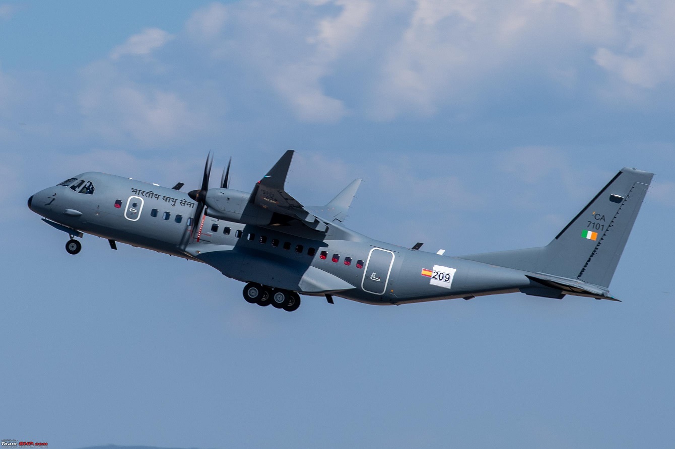 На вооружение ВВС Индии поступил первый военно-транспортный самолет C-295