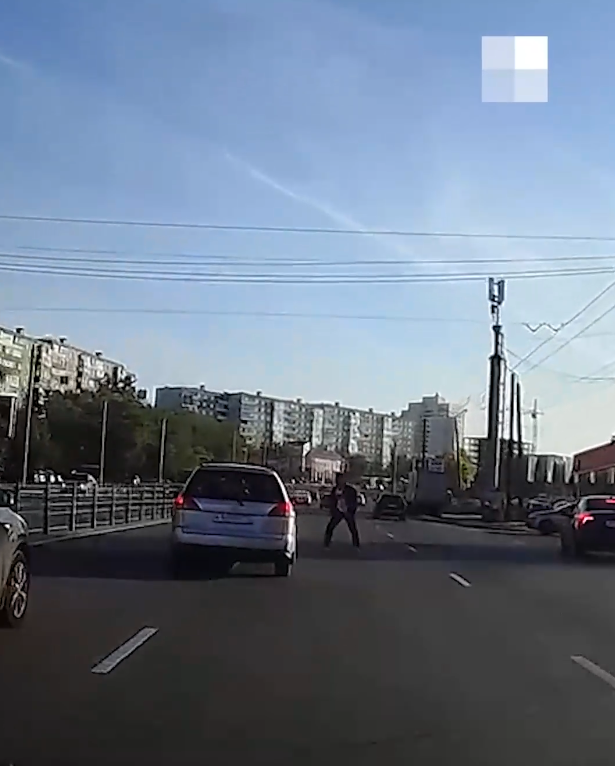 В Челябинске двойник актера Алексея Панина бегал по дороге и устроил ДТП