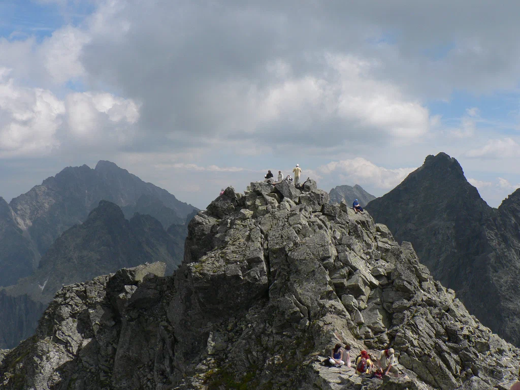 Польский спортсмен попытался увеличить самую высокую гору Рысы на метр