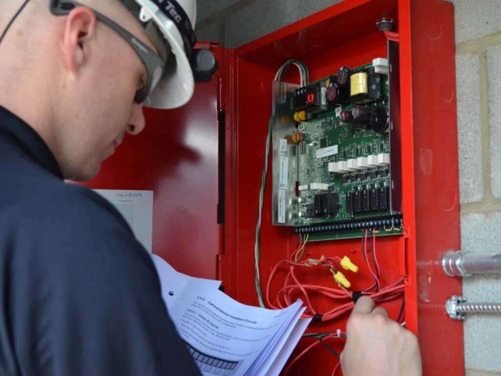 Монтаж и обслуживание систем пожарной сигнализации: ключевые аспекты безопасности