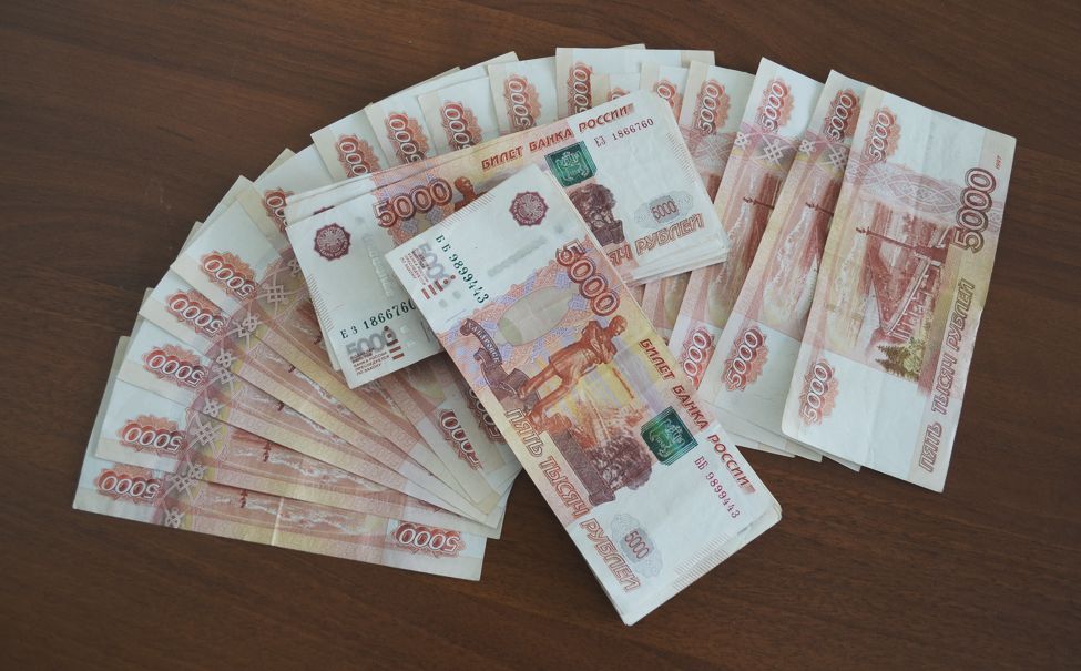 «Е1»: на Урале женщина отдала грузчикам 30 тысяч рублей за три часа работы