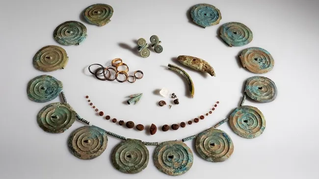 В Швейцарии нашли тайник с «привлекательными» украшениями бронзового века