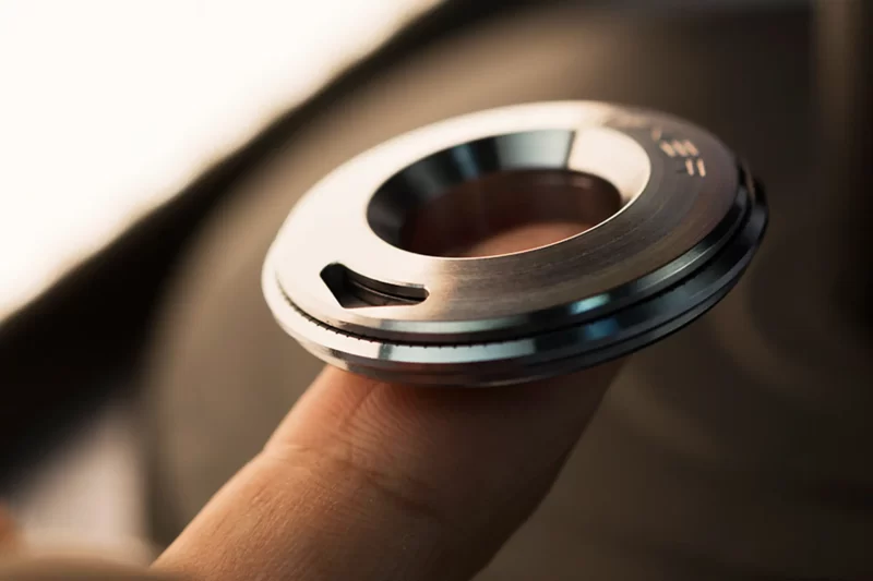 Учёные из Японии создали титановое кольцо Tiroler с функцией рулетки