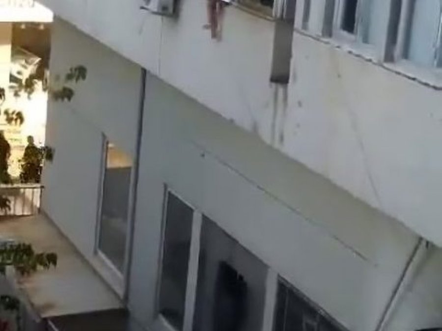 Шестиклассница выпрыгнула из окна во время перемены