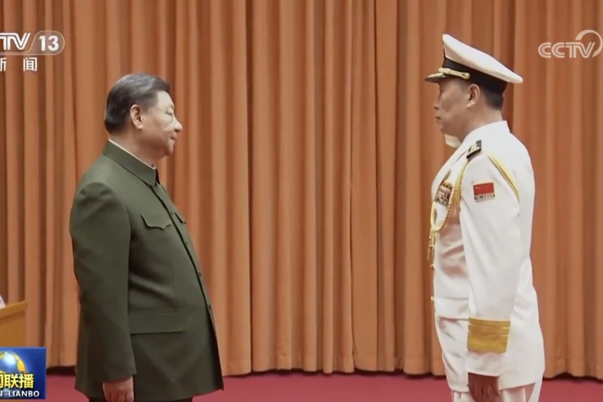 Си Цзиньпин назначил Ху Чжунмина на должность главнокомандующего ВМС НОАК