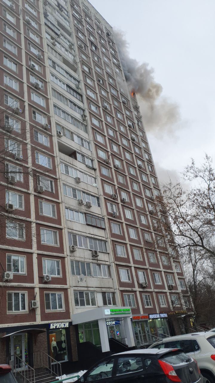 Сильный пожар в Бибирево в многоэтажке