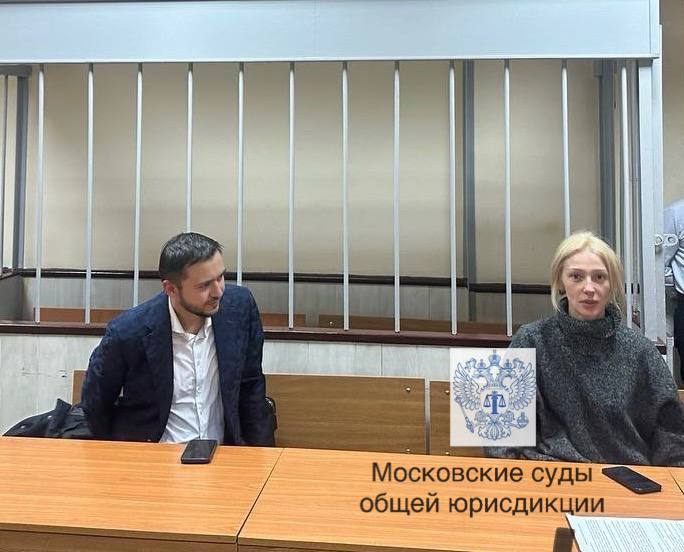 Настю Ивлееву оштрафовали на 100 тысяч рублей за «голую» вечеринку