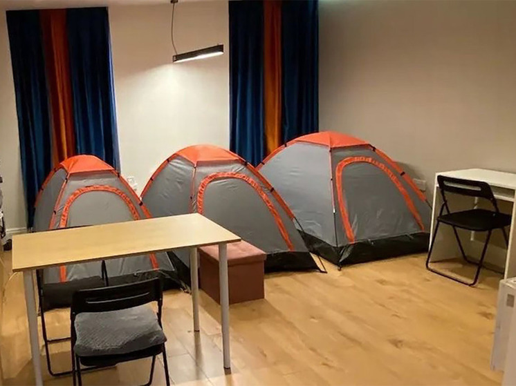 Лондонец решил установить в своей квартире палатки и сдавать их как отель