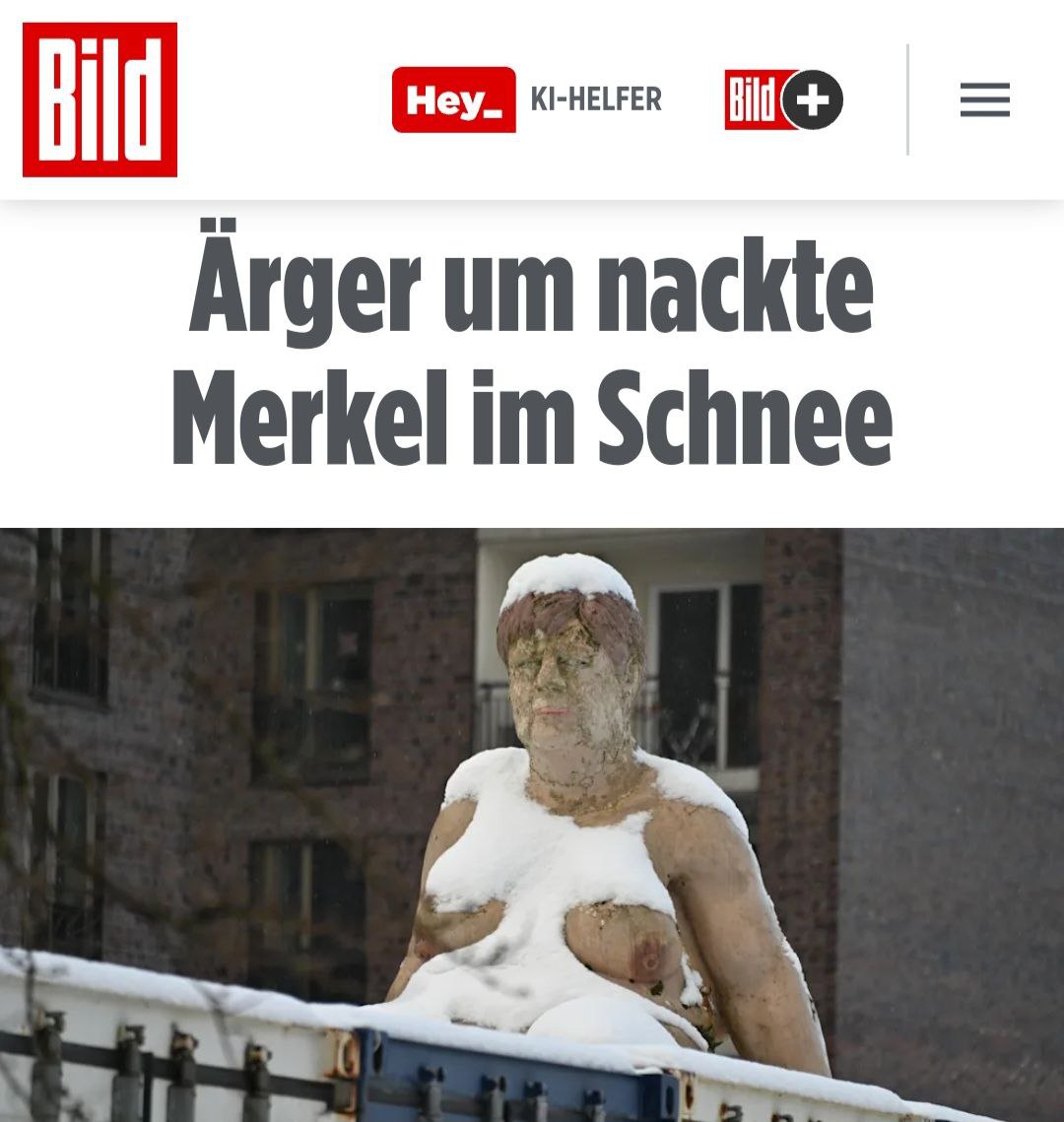 В Гамбурге появилась обнаженная статуя с лицом экс-канцлера Германии