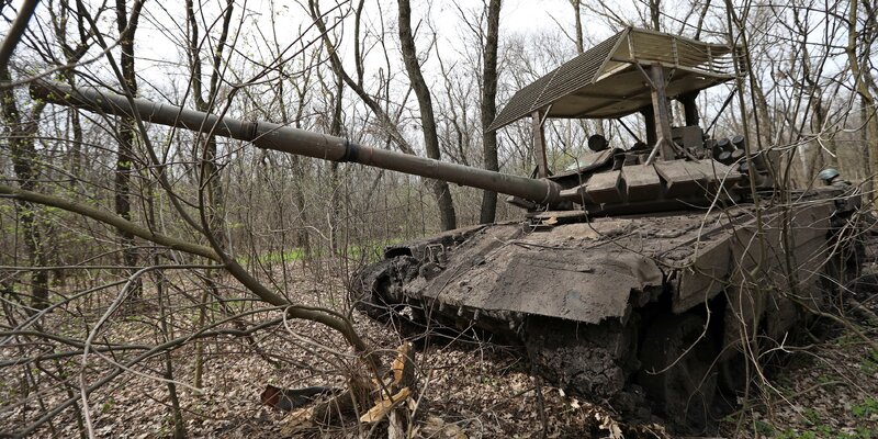 На Украине немецкий Leopard 2 был уничтожен фугасным снарядом российского Т-72