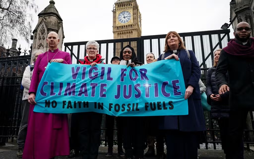 Экохристиане вышли к парламенту Британии на 10-дневную акцию протеста