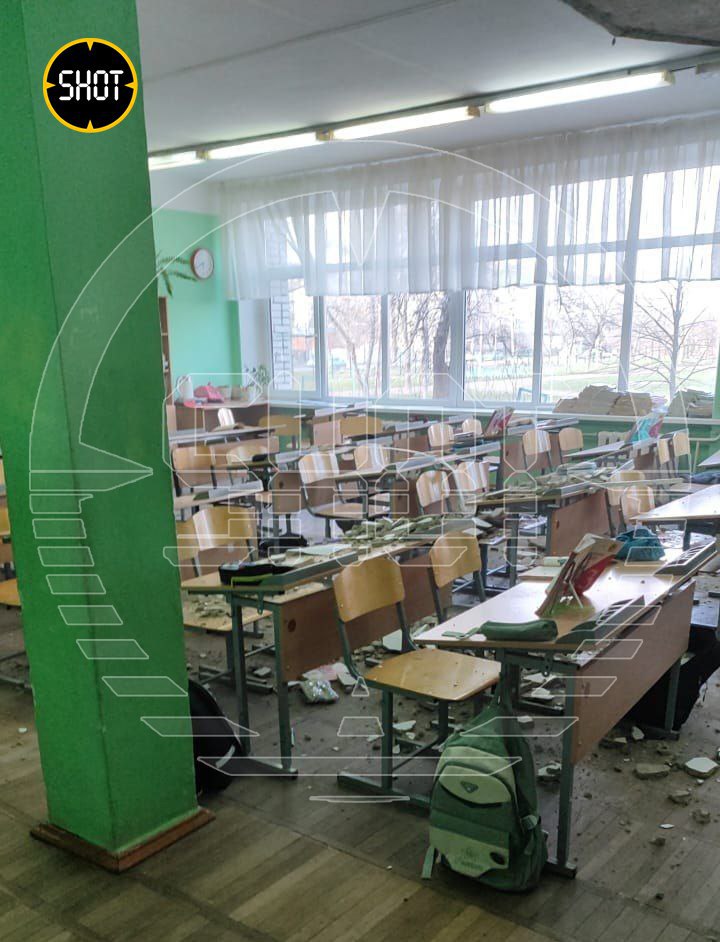 Третьеклассник пострадал при частичном обрушении потолка в школе в Адыгее