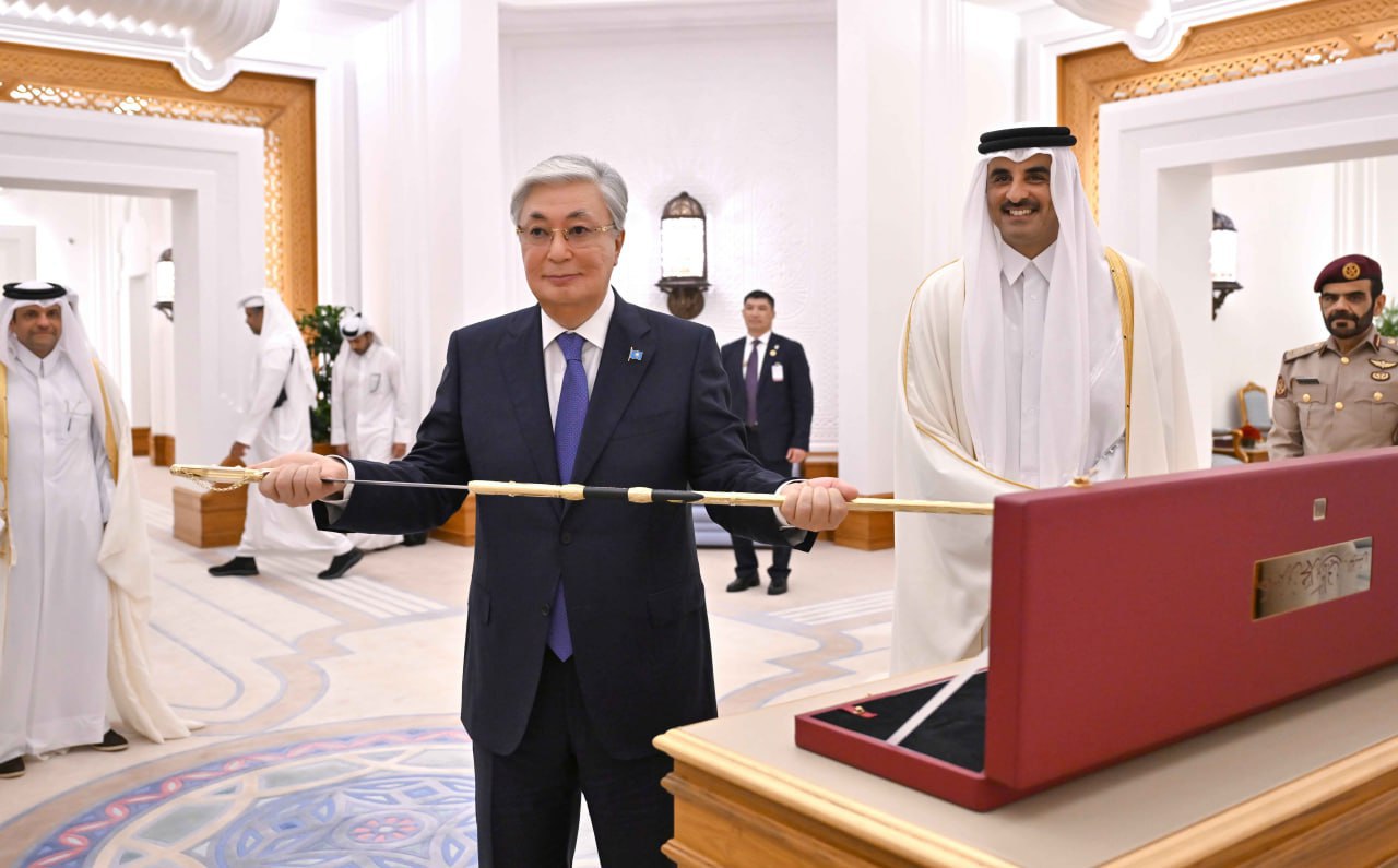 Токаеву вручили высший госсимвол Катара: меч основателя шейха бин Тани