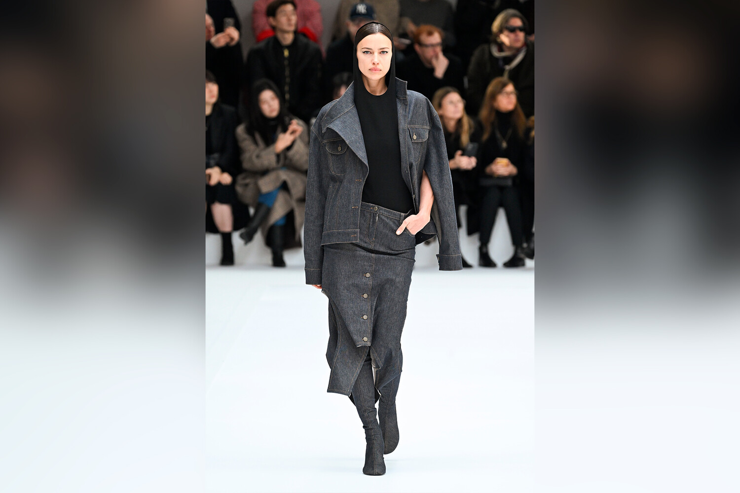 Модель Ирина Шейк выступила на последней Неделе моды в Париже