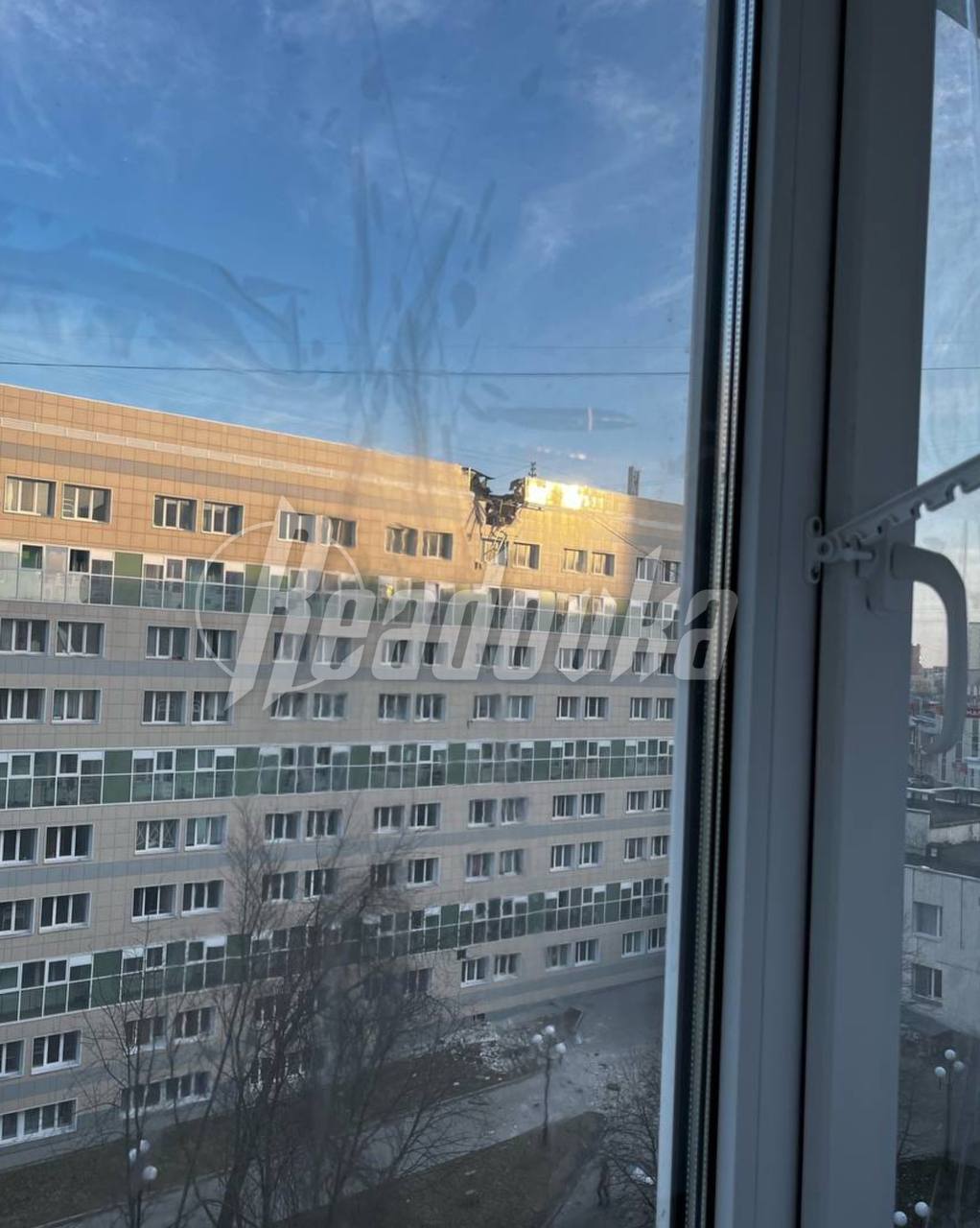 Один из украинских снарядов попал в здание университета в Белгороде
