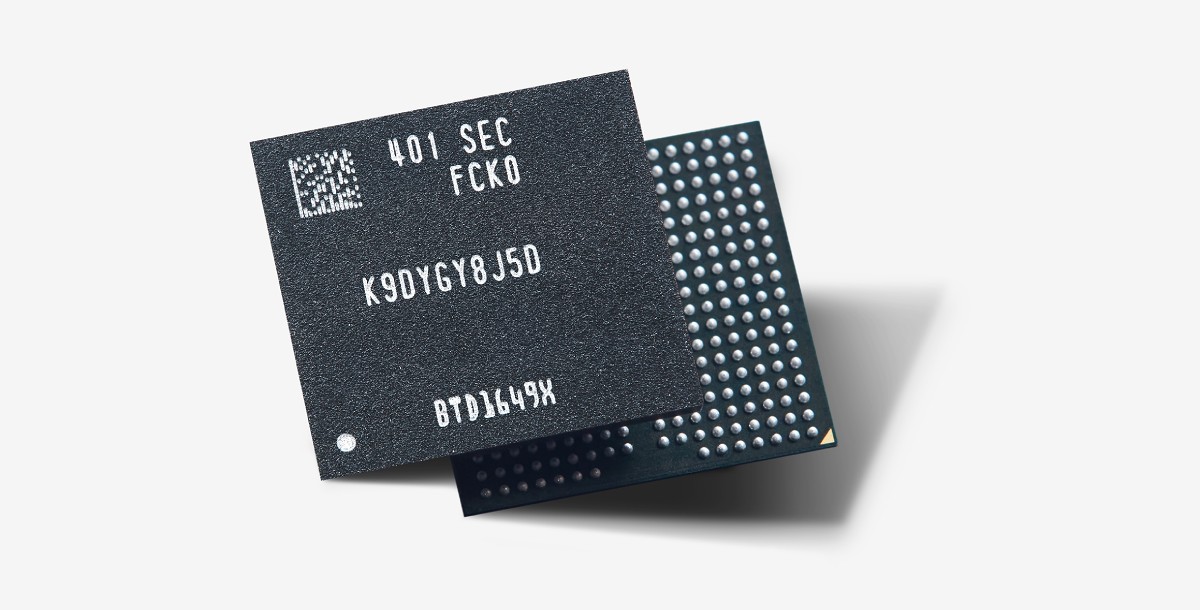 Samsung начинает массовое производство чипов V-NAND 9-го поколения