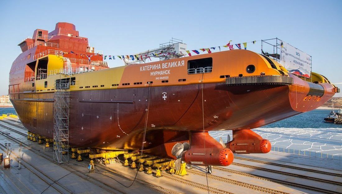 Во Владивостоке загорелось судно снабжения ледового класса "Катерина Великая"