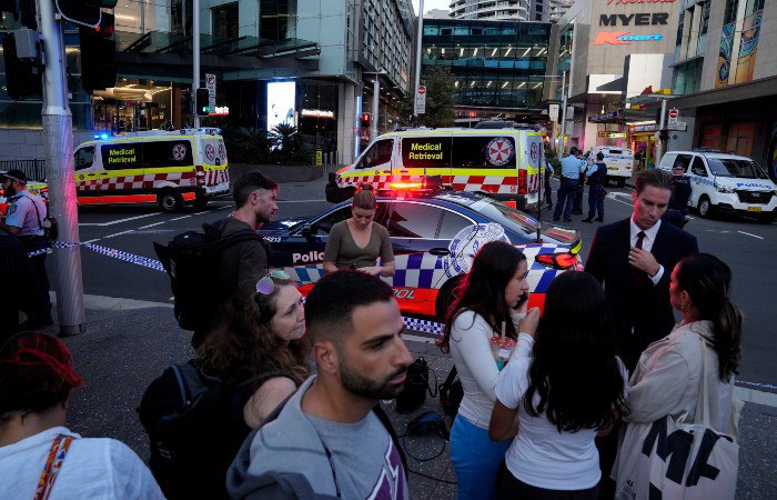 Полиция Австралии не исключает, что нападение в Сиднее было актом терроризма