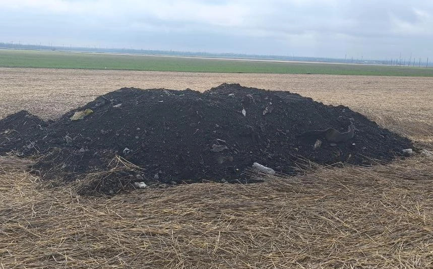В Ростовской области провалился кусок поля