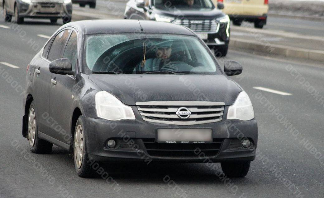 Москвича оштрафовали за флаг запрещённой организации «Имарат Кавказ» на машине