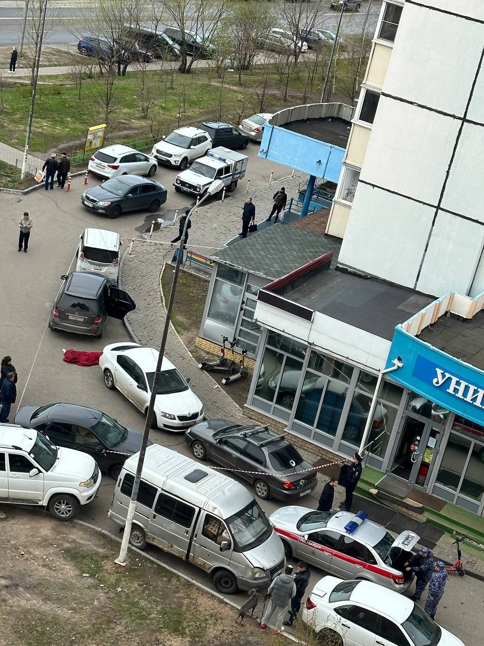 Около часа назад в подмосковной Балашихе расстреляли мужчину у магазина