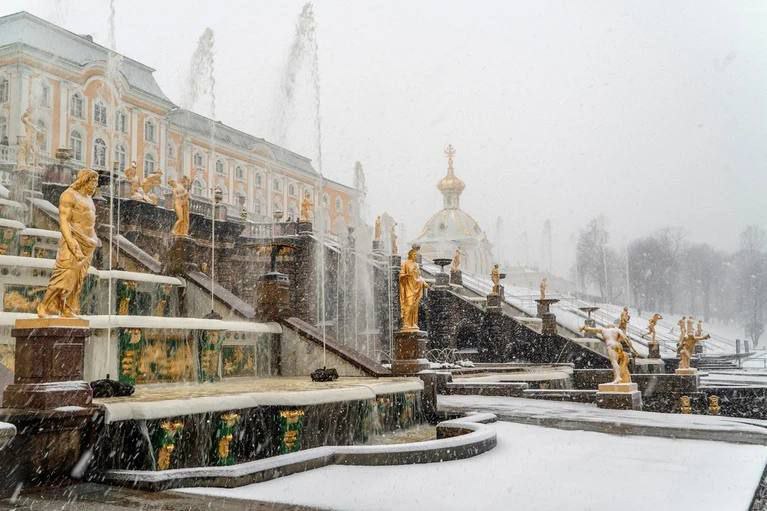 В Санкт-Петербурге произошел настоящий апрельский снегопад