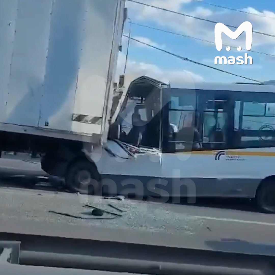 13 пассажиров маршрутки Москва – Ногинск пострадало из-за крупной аварии
