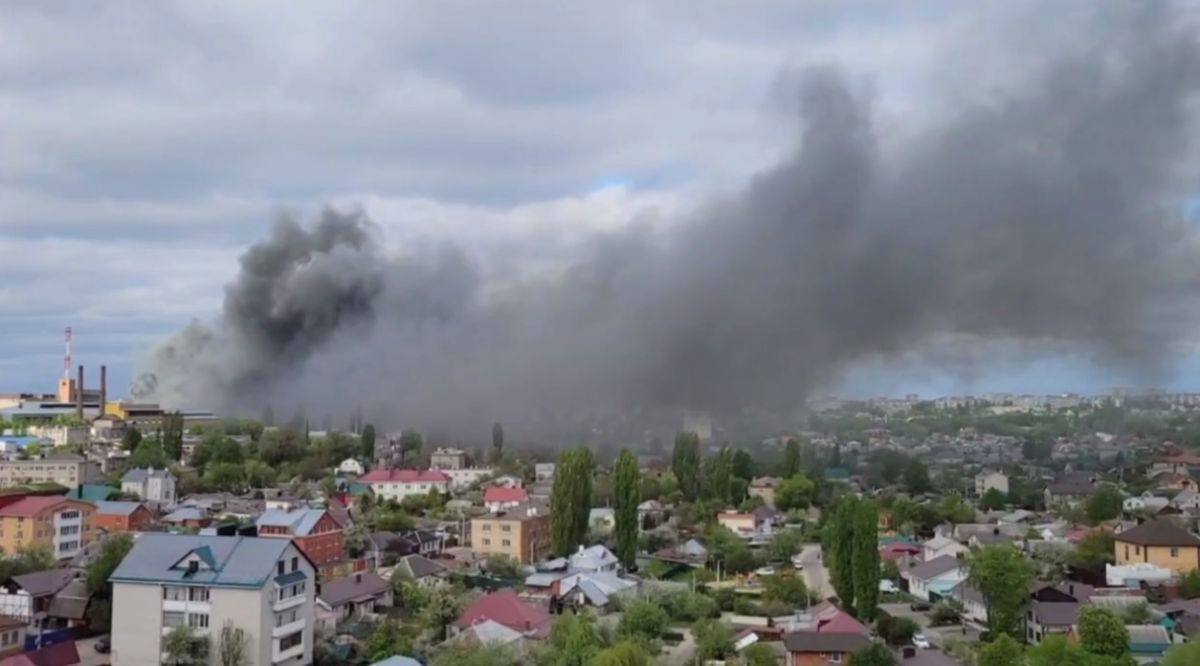 В Воронеже загорелся цех по производству электрооборудования