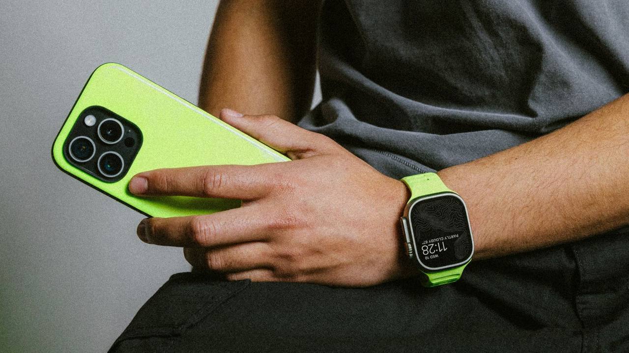 Nomad выпустила светящийся ремешок для Apple Watch и чехол Glow 2.0 для iPhone