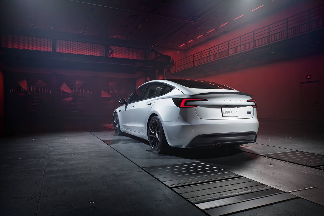 Обновлённая Tesla Model 3 получила версию Performance